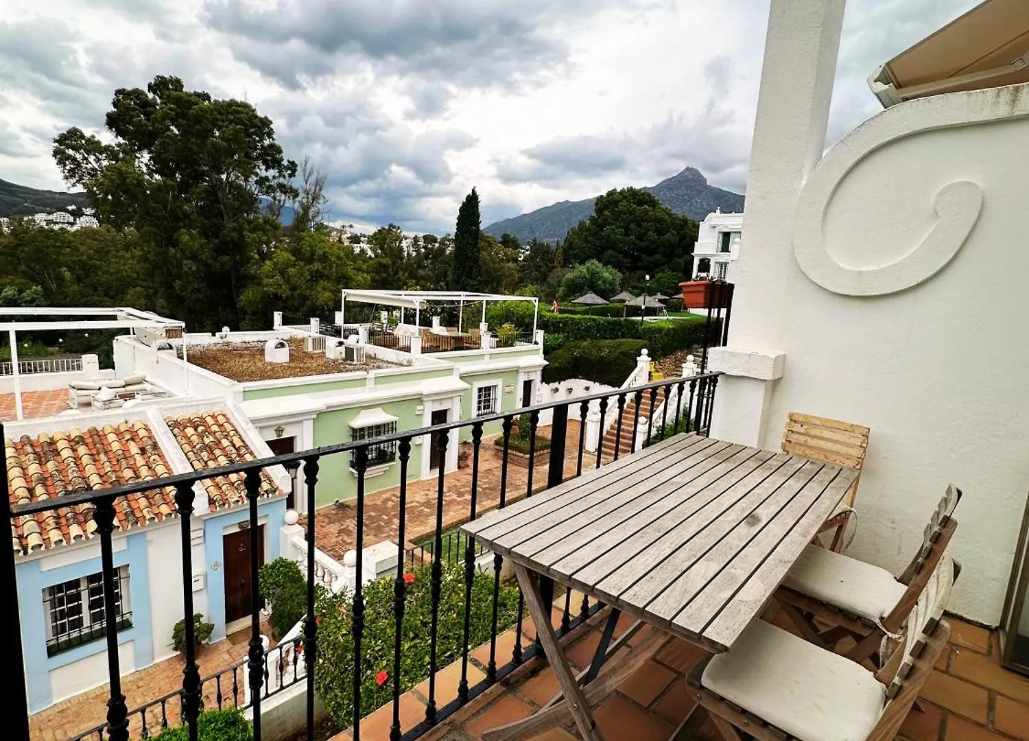Aloha Pueblo, Garden , Rooftop View Marbella 3-Storey Townhouse Espanha