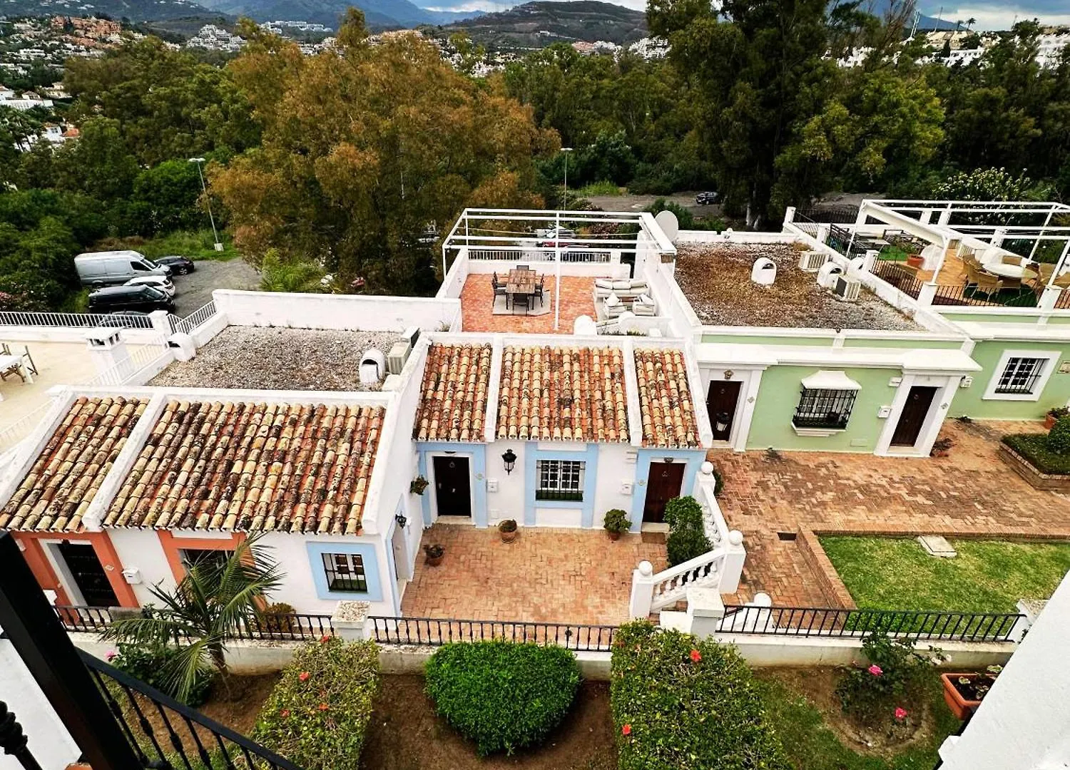 Aloha Pueblo, Garden , Rooftop View Marbella 3-Storey Townhouse Apartamento