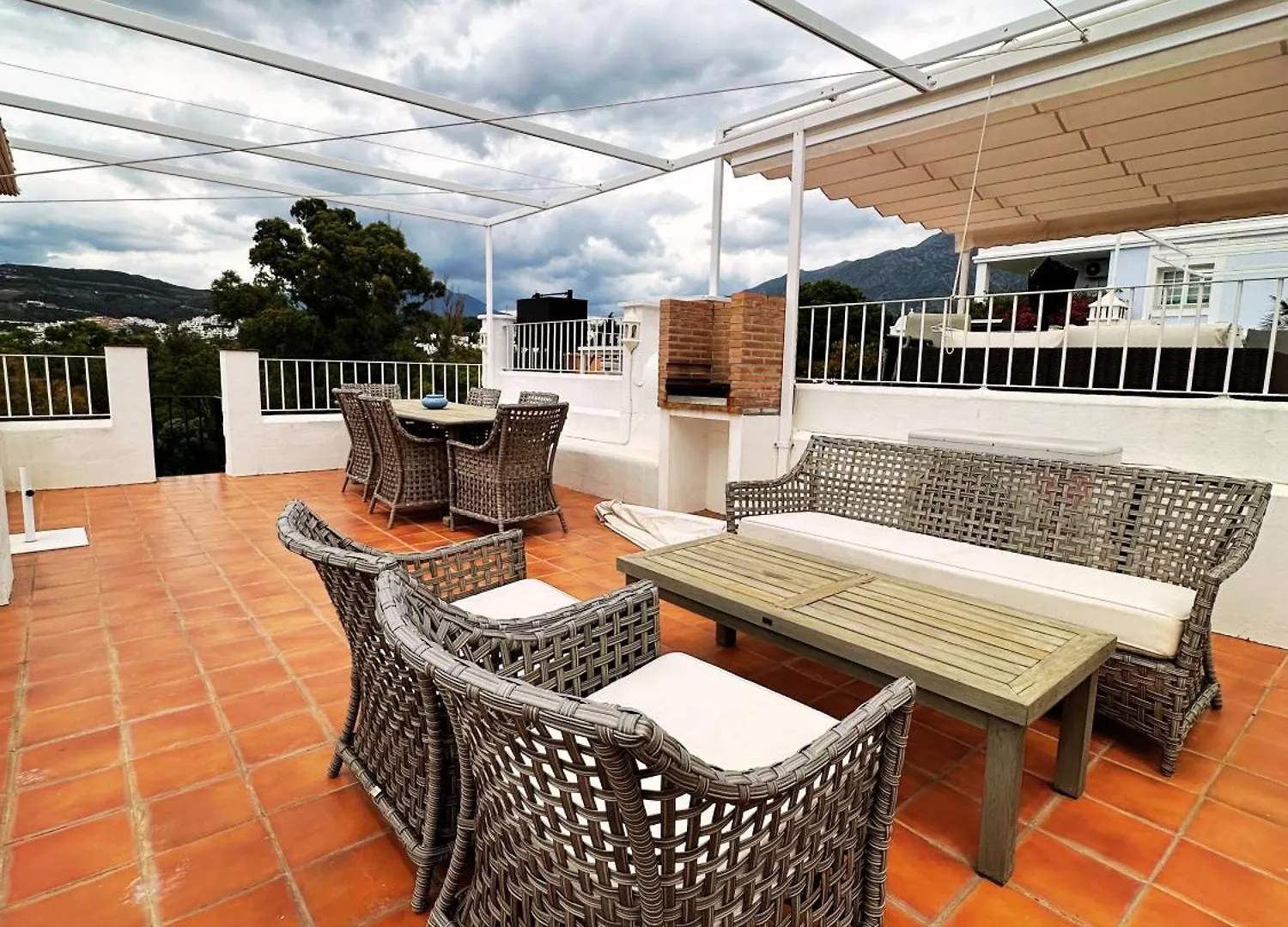 Apartamento Aloha Pueblo, Garden , Rooftop View Marbella 3-Storey Townhouse Espanha